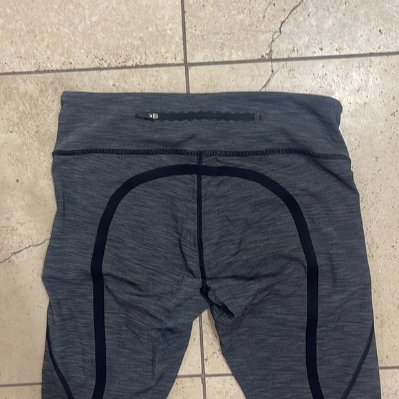Lululemon full length leggings size 6 with pockets and zipper, like new - Picture 2 of 3